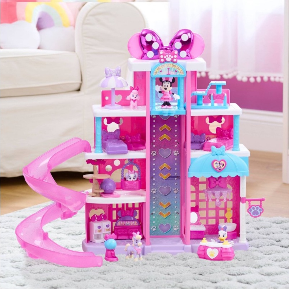 Minnie Mouse pampered paws hotel